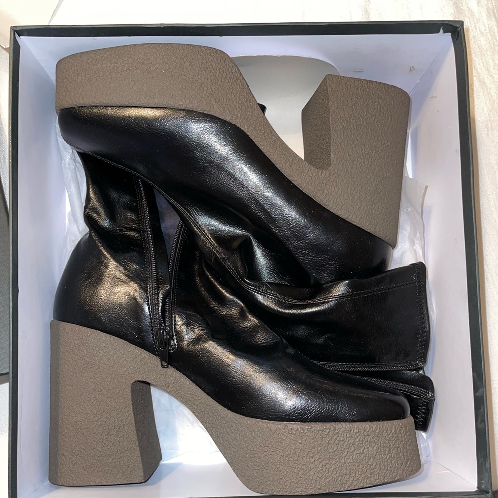 Black Platform Tony Bianco boots